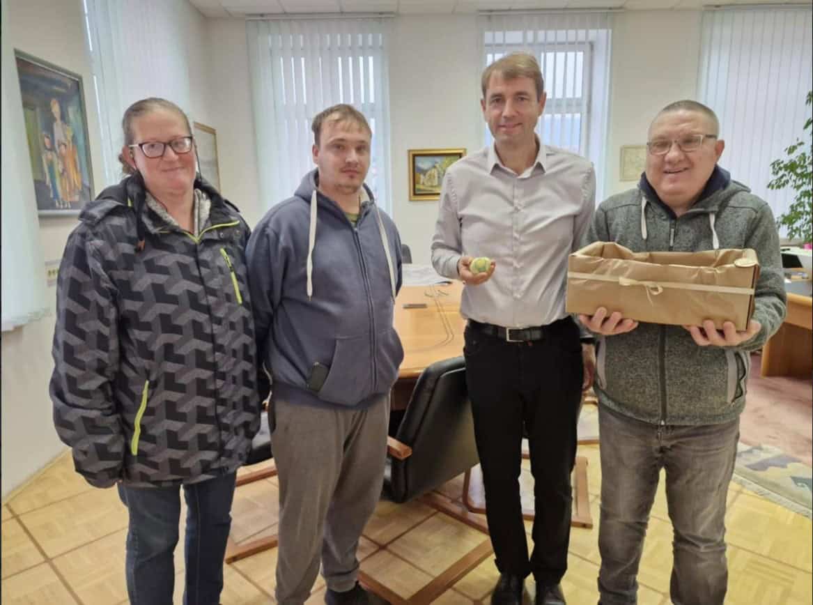 Ob mednarodnem dnevu prijaznosti so Občino Ravne razveselili obiskovalci VDC Ravne