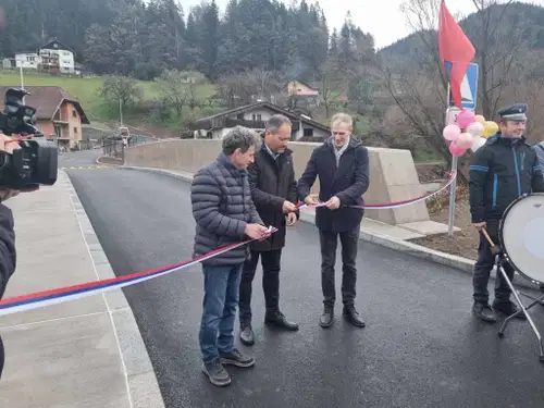 Danes so v Dravogradu slavnostno otvorili Papežev most (FOTO)