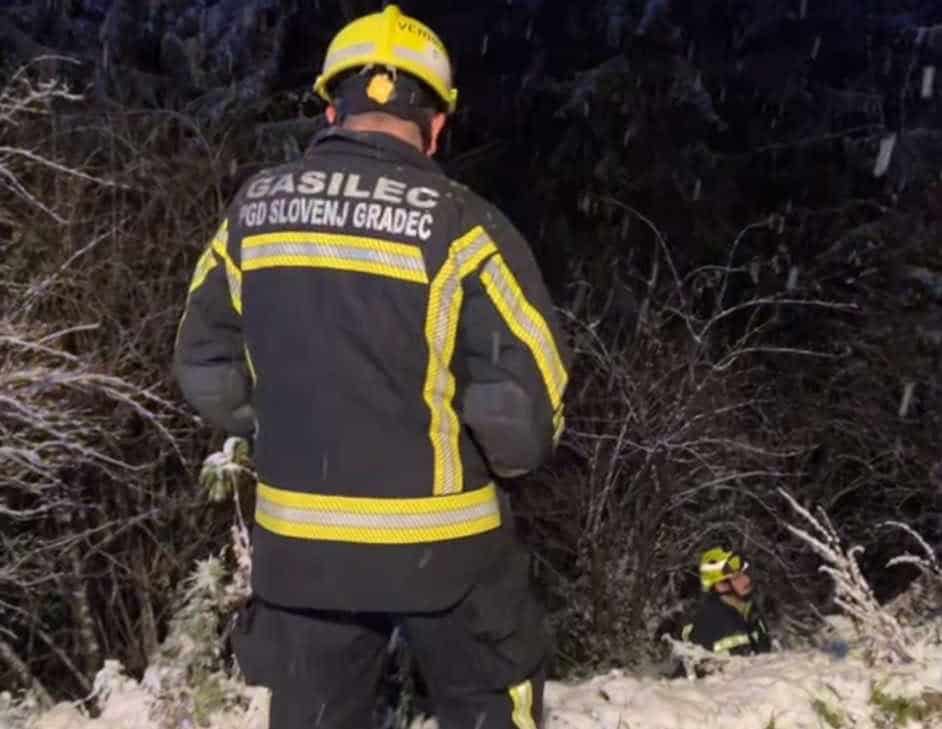 Slovenjgraški gasilci posredovali pri prometni nesreči v Golavabuki. Tri osebe poškodovane