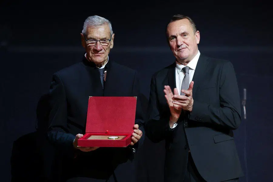 Ob praznovanju 100-obletnice slovenske odbojke, posebno priznanje v roke Ravenčanu Adolfu Urnautu