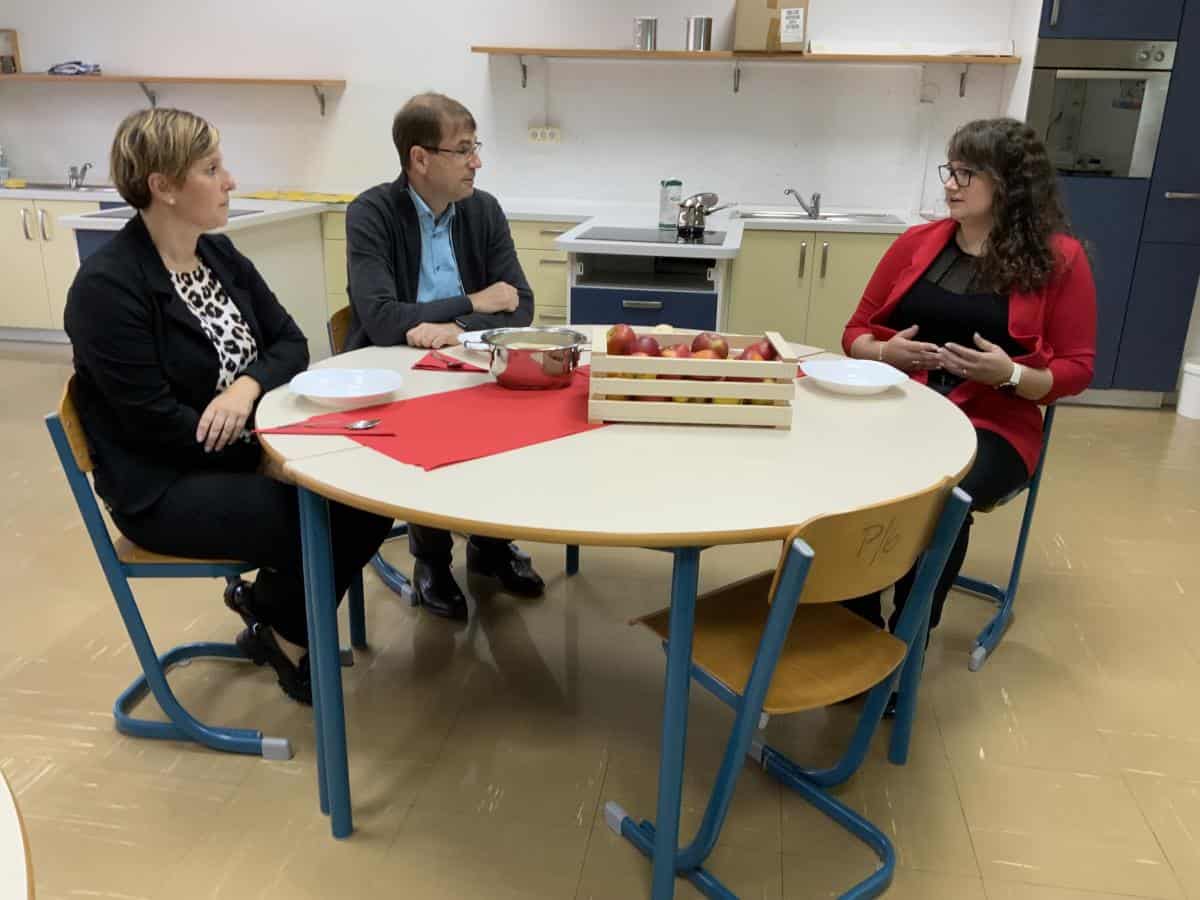 Dan ekološke hrane na Osnovni šoli Koroški jeklarji na katerega so povabili tudi župana (FOTO)