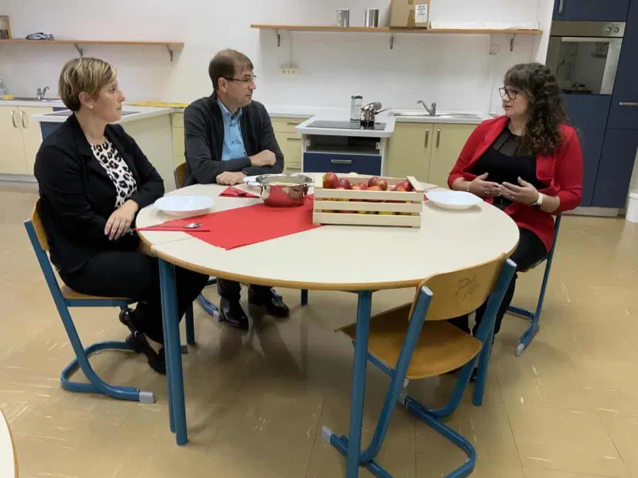 Dan ekološke hrane na Osnovni šoli Koroški jeklarji na katerega so povabili tudi župana (FOTO)