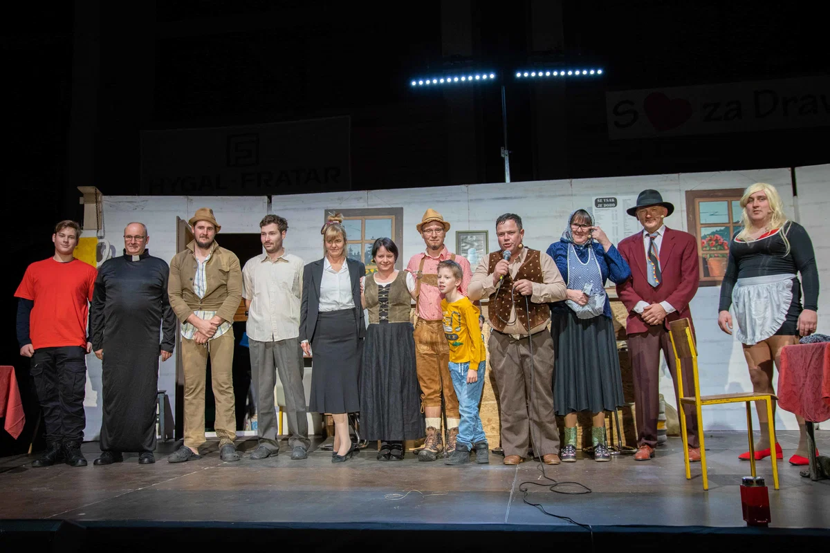 FOTO: Odličen Kimperk teater s smehom napolnil dvorano Špic D