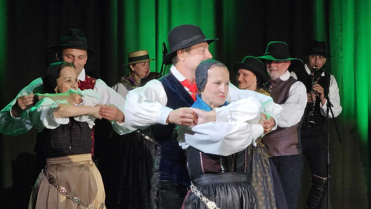 Pesem in ples nas bosta znova povezala v Družbenem domu na Prevaljah