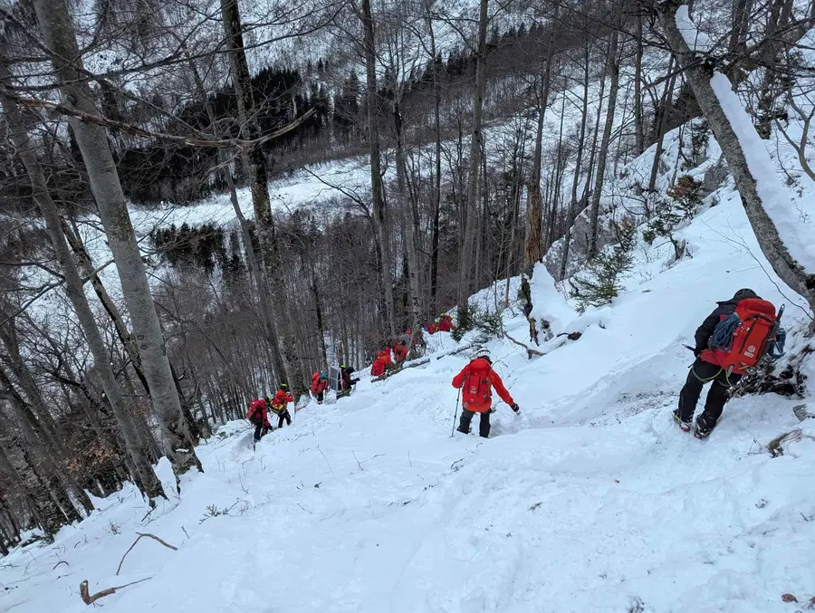 Reševanje madžarskega pohodnika Kamniško-Savinjskih Alpah trenutno ustavljeno