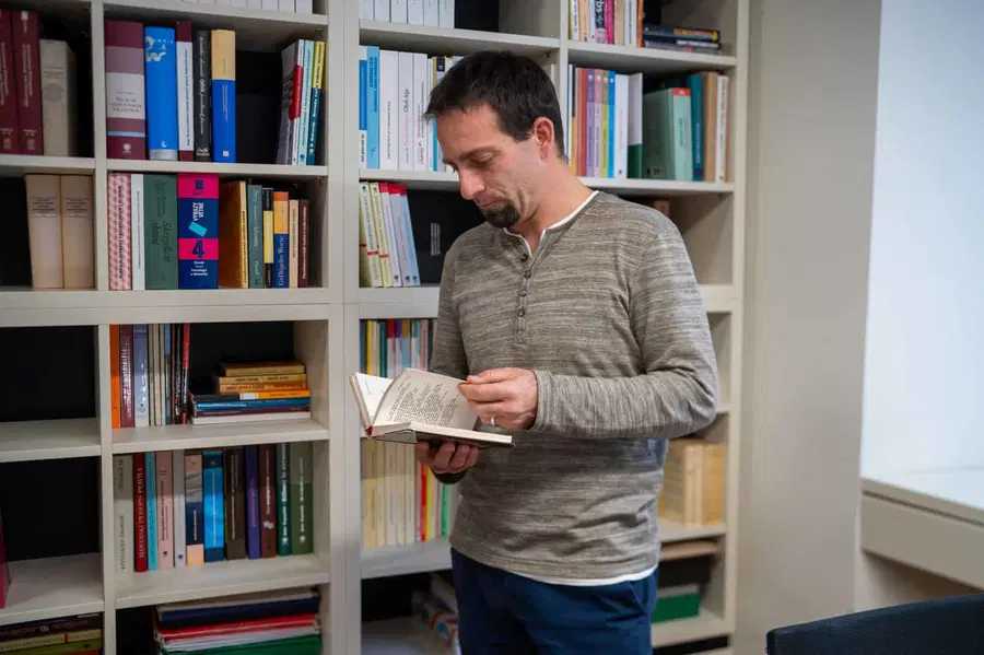 Med novostmi v slovarju pregovorov tudi "Od višine se zvrti" in "Lačen si ful drugačen"