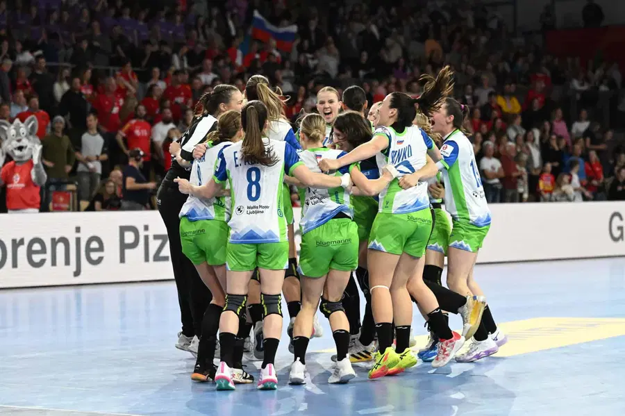 Danes znova stiskamo pesti za slovenske rokometašice