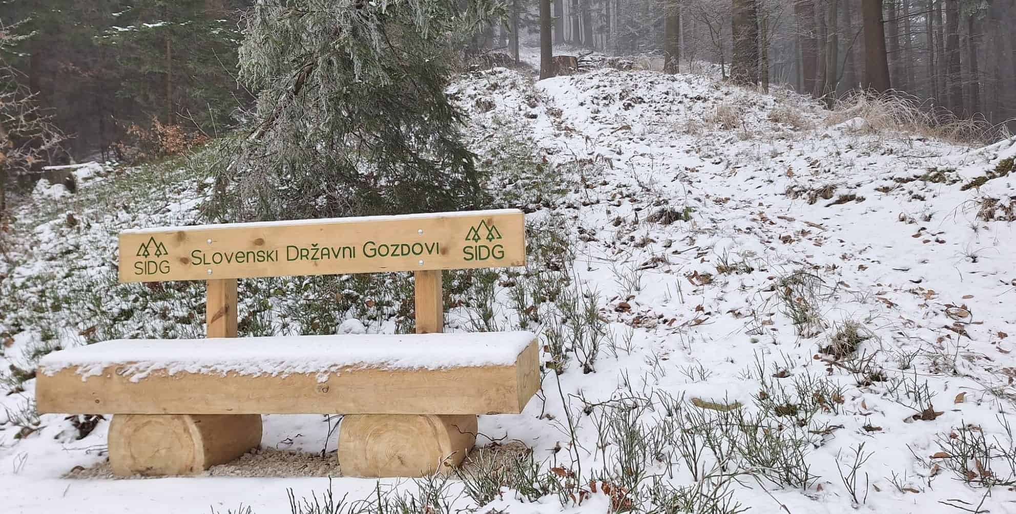 FOTO: SiDG in ZGS ob koroških planinskih poteh postavili nove klopi