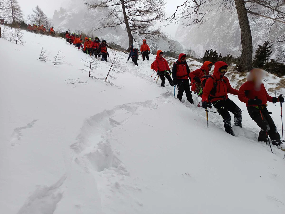 Iskanje madžarskega pohodnika: Vremenske razmere ne omogočajo varnega posredovanja