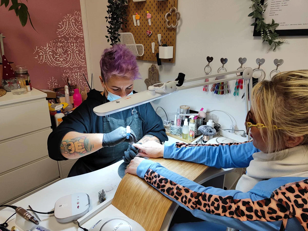 Dobrodelna gesta nohtne stilistke Metke Krajnc za pomoč Društvu Tobi iz Mute