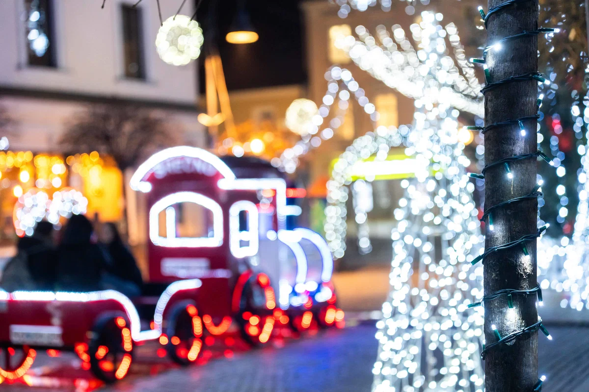 Razlike med decembrom nekoč in danes bodo predstavljene na brezplačnem predavanju Ljudske univerze Ravne