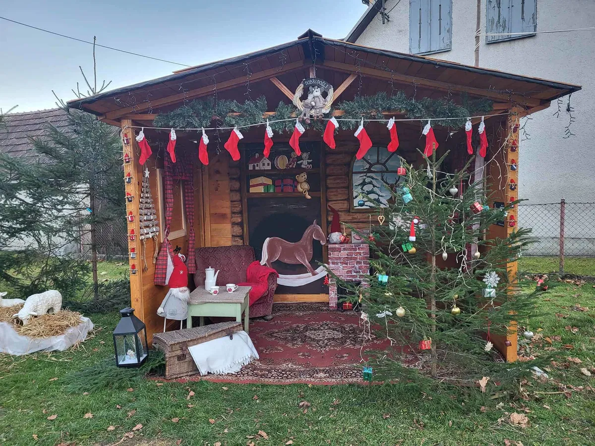 FOTO in VIDEO: Božična vas na Muti spet zasijala v prazničnem sijaju