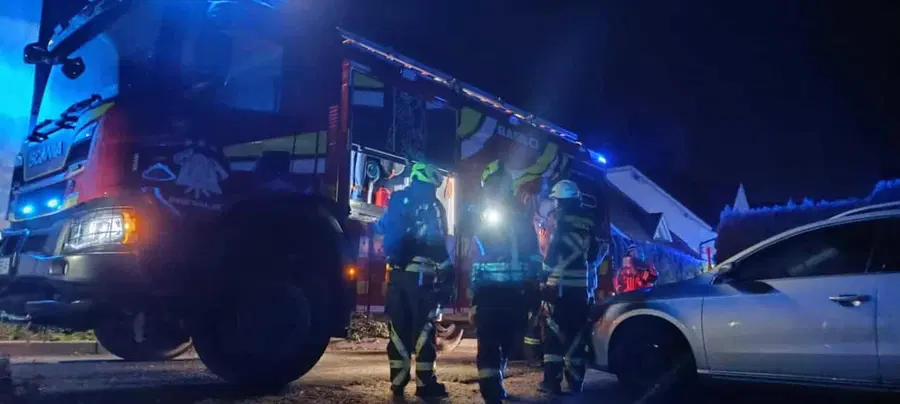 Požar saj v dimniku na Prevaljah hitro ukrotili gasilci