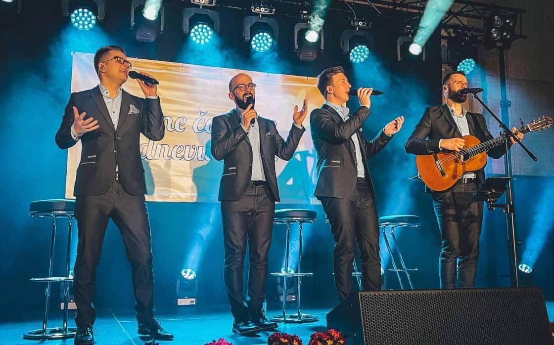 Zaključite leto s čarobnim večerom na Kopah: Kvatropirci in kulinarično razkošje