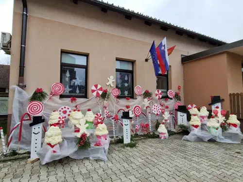 FOTO: V šoli in vrtcu Levi devžej v Kotljah so pripravili čarobni večer