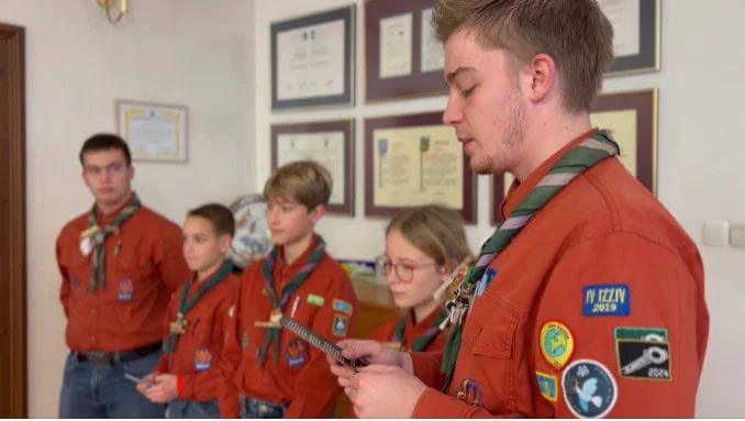 Luč miru iz Betlehema je danes zasvetila tudi v rokah župana Tilena Kluglerja