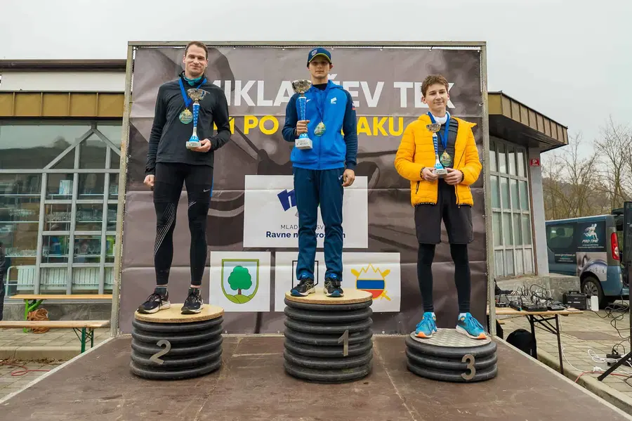 FOTO: Na 10. Miklavževem teku po Cik caku je spektakularno slavil Lukas Dovnik