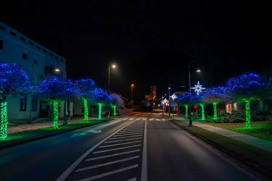 Praznične lučke bodo zasijale in odele Mislinjo v čarobno decembrsko vzdušje