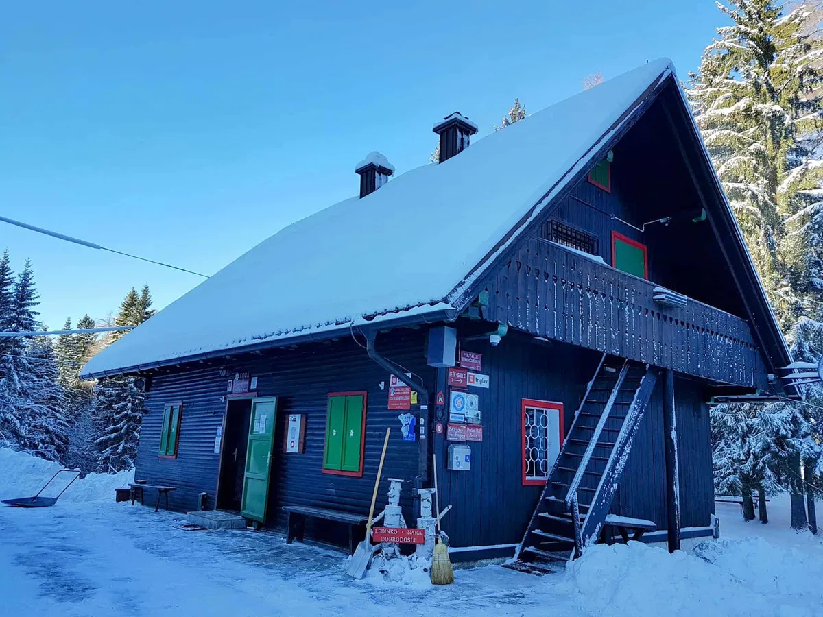 Na Naravskih ledinah iščejo nove oskrbnike, koča je zaprta