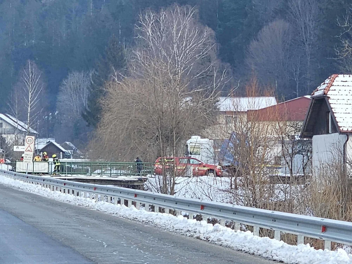 FOTO: V reki Mislinji našli mrtvo osebo, neuradno gre za moškega