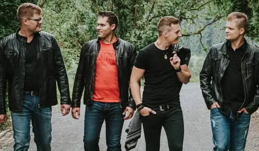 Silvestrovanje na prostem v Slovenj Gradcu s skupino Sezuti mački