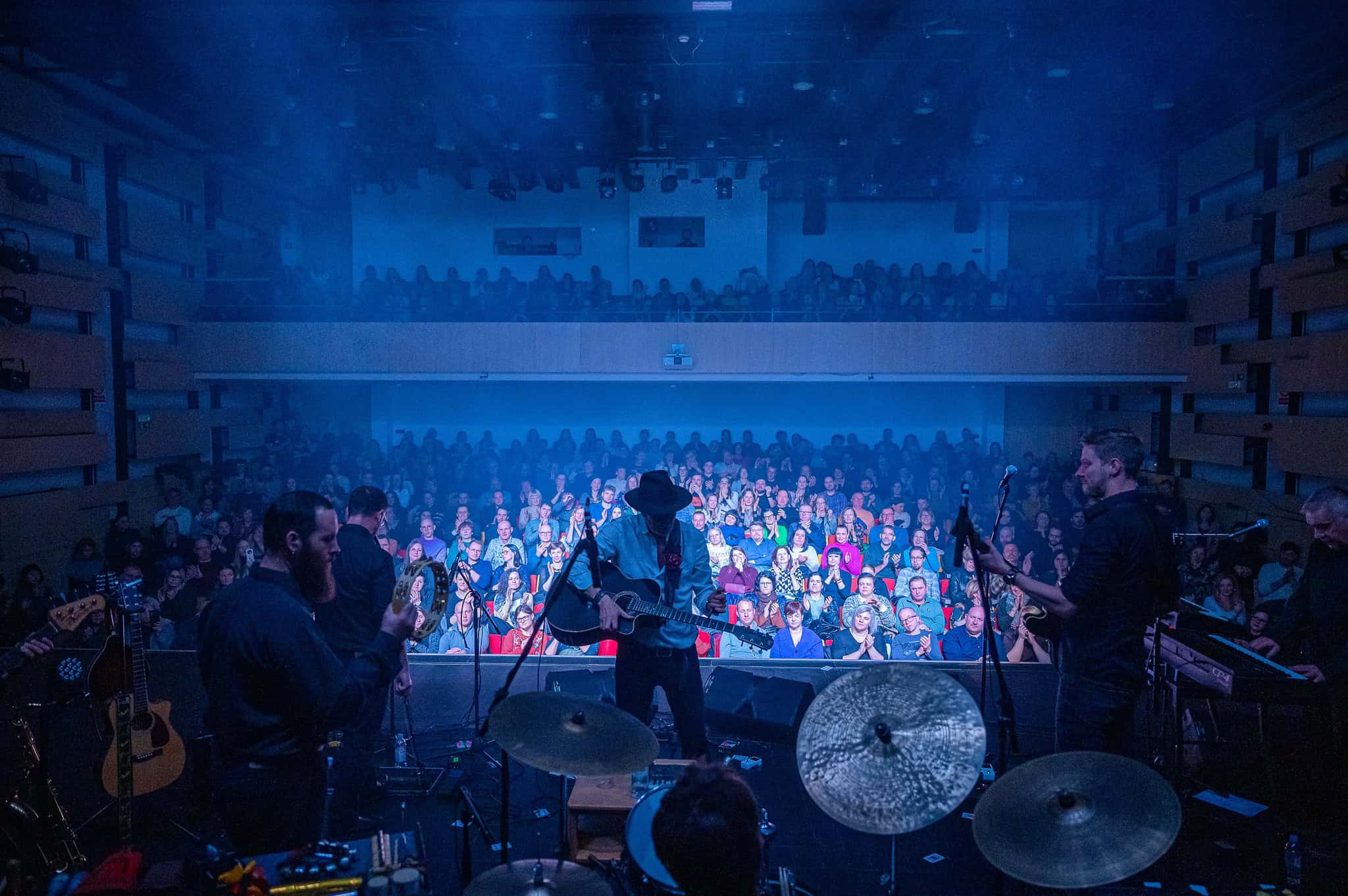Vlado Kreslin ponovno povsem prevzel občinstvo v Narodnem domu Mežica