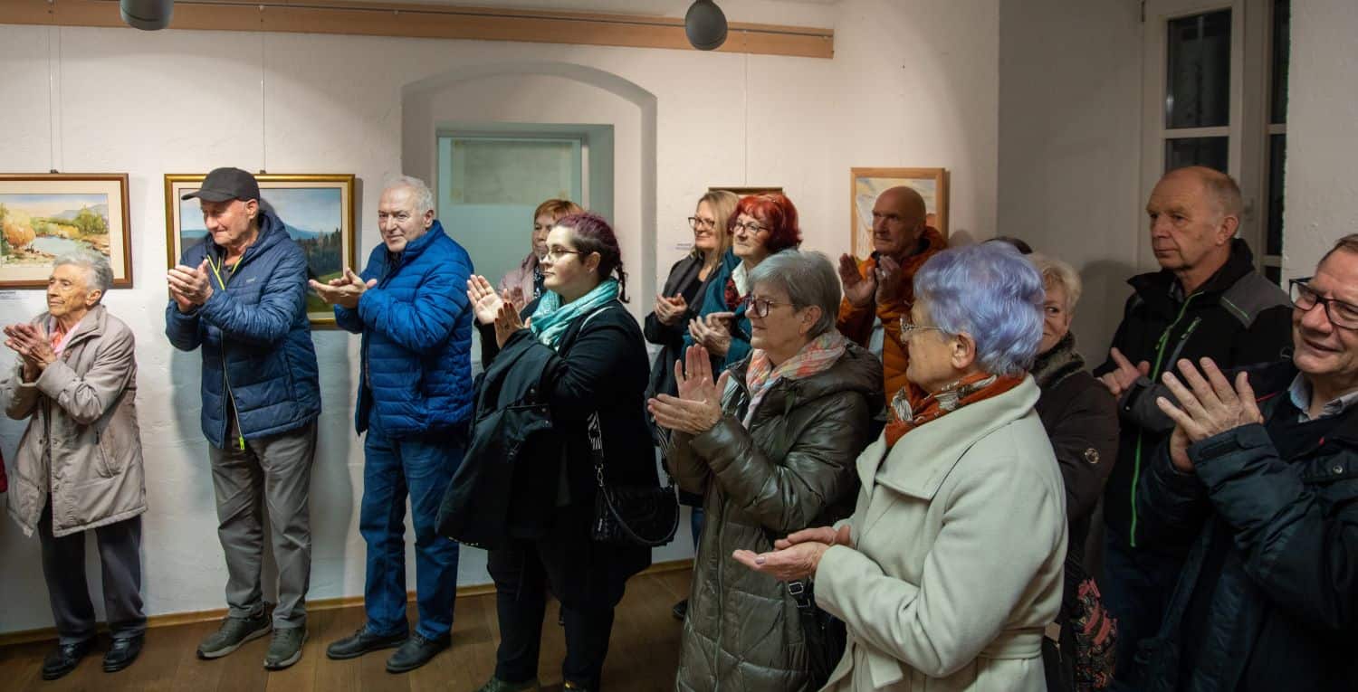 Foto: V razstavnih prostorih Infopisarne na ogled pregledna razstava Likovne sekcije KD Dravograd