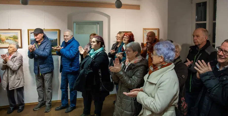 Foto: V razstavnih prostorih Infopisarne na ogled pregledna razstava Likovne sekcije KD Dravograd