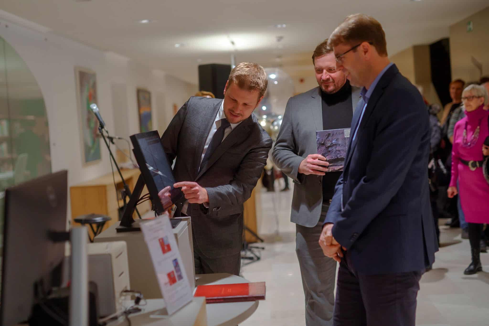 Včeraj slovesno odprli novosti v Koroški osrednji knjižnici: Delno obnovljena in z modernejšim sistemom izposoje