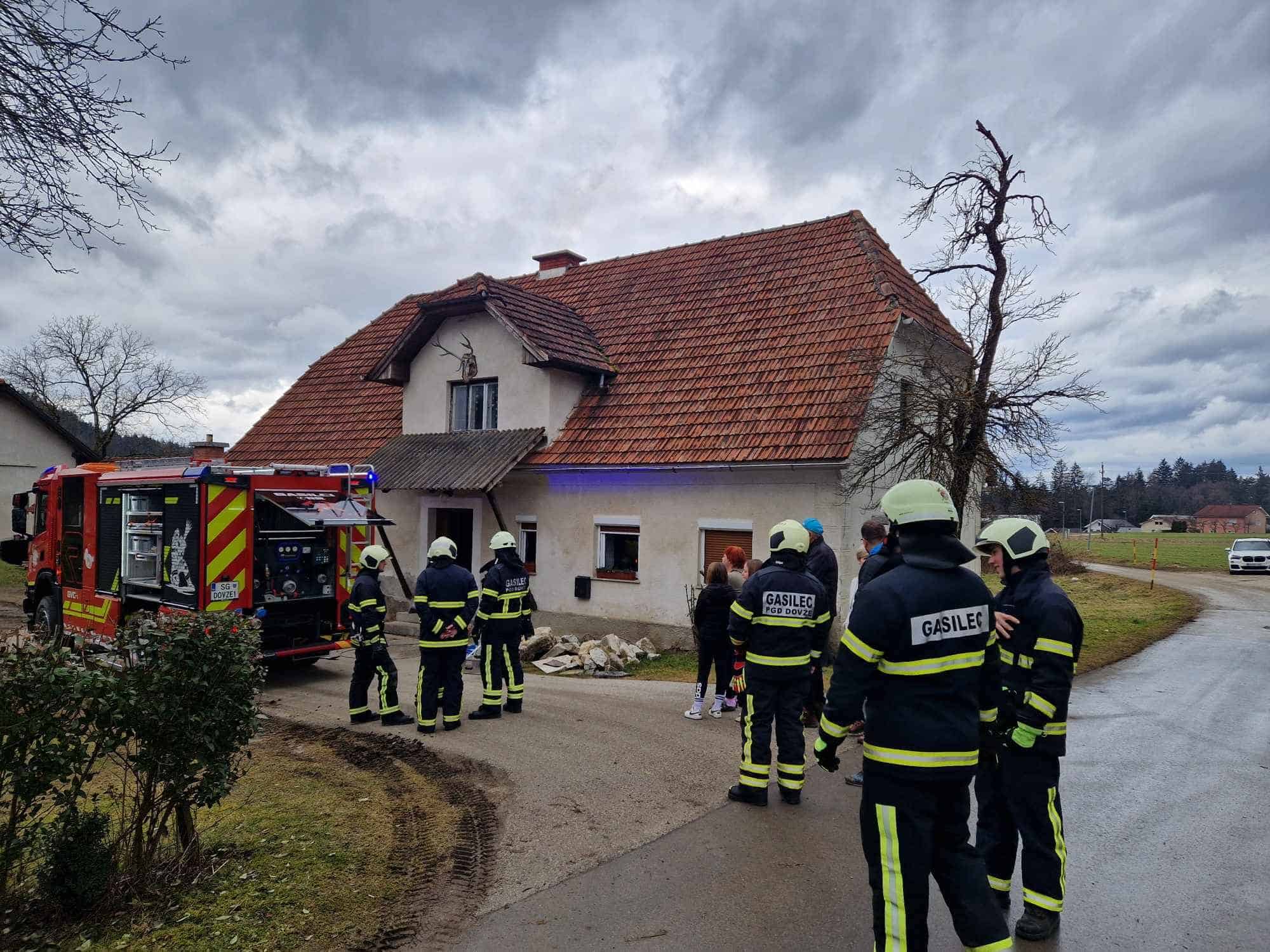 Gasilci PGD Dovže posredovali pri dimniškem požaru