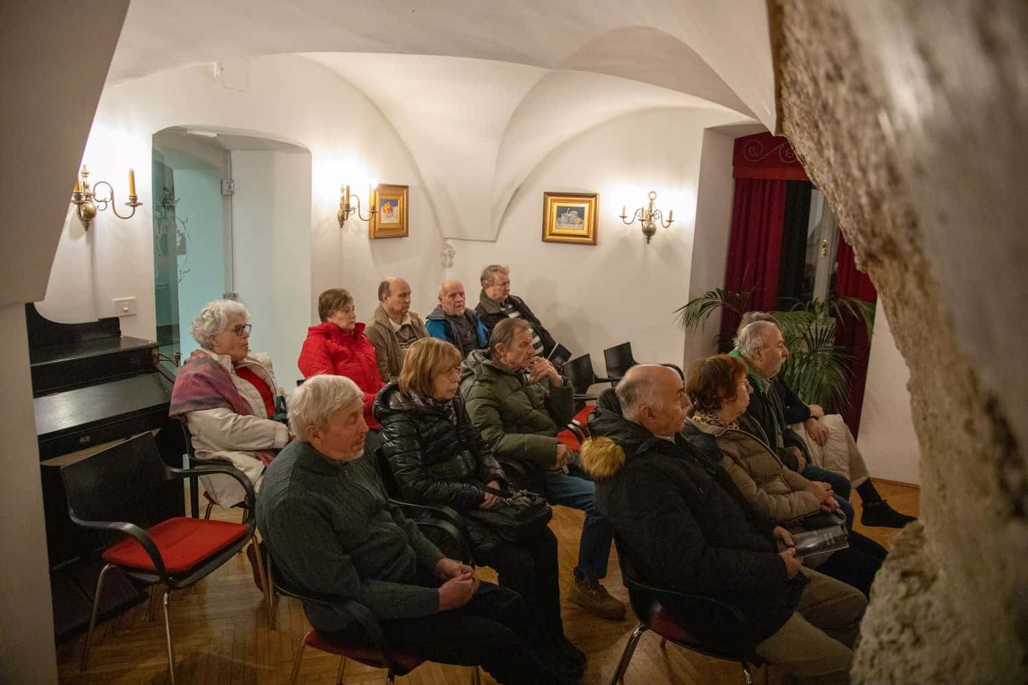 FOTO: V Dvorcu Bukovje gostili predstavitev knjige "Včeraj enoumje, danes brezumje"