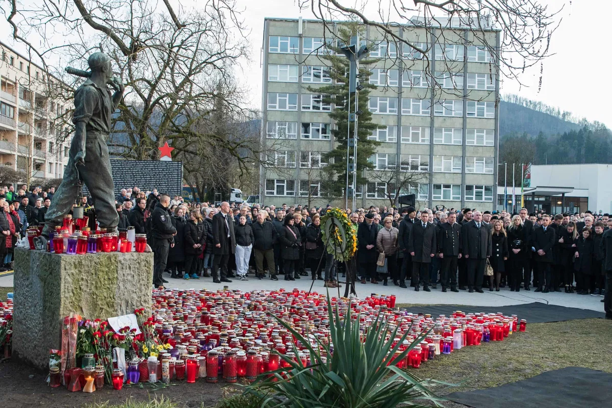 Dan žalovanja v Velenju: Čustven poklon umrlim kameratom