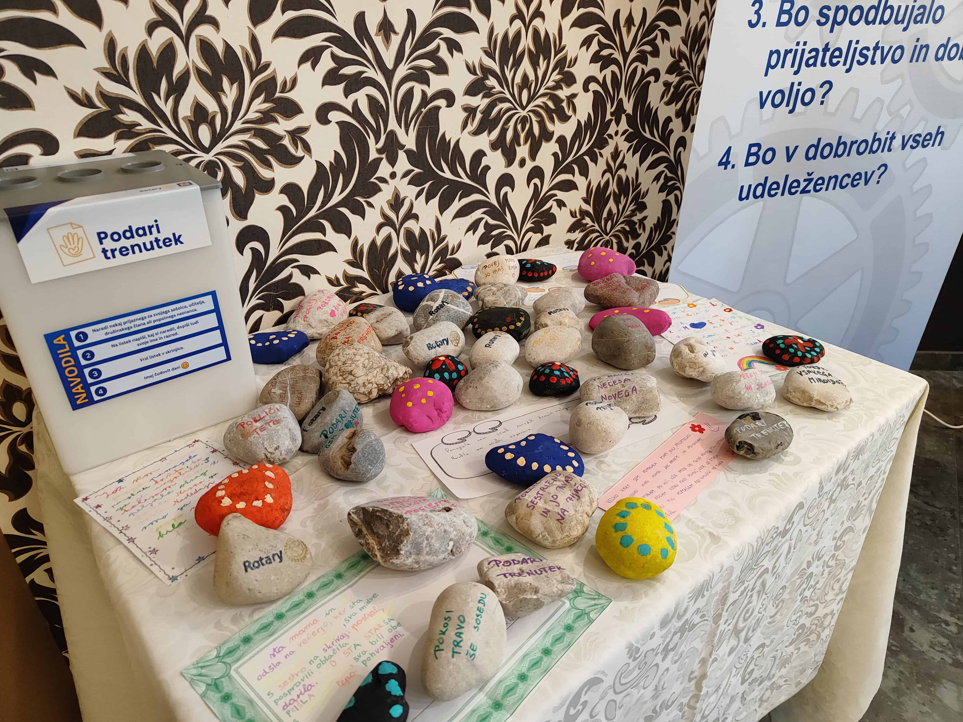 FOTO: Akcija "Podari trenutek" v organizaciji Rotary kluba SG združuje Koroško