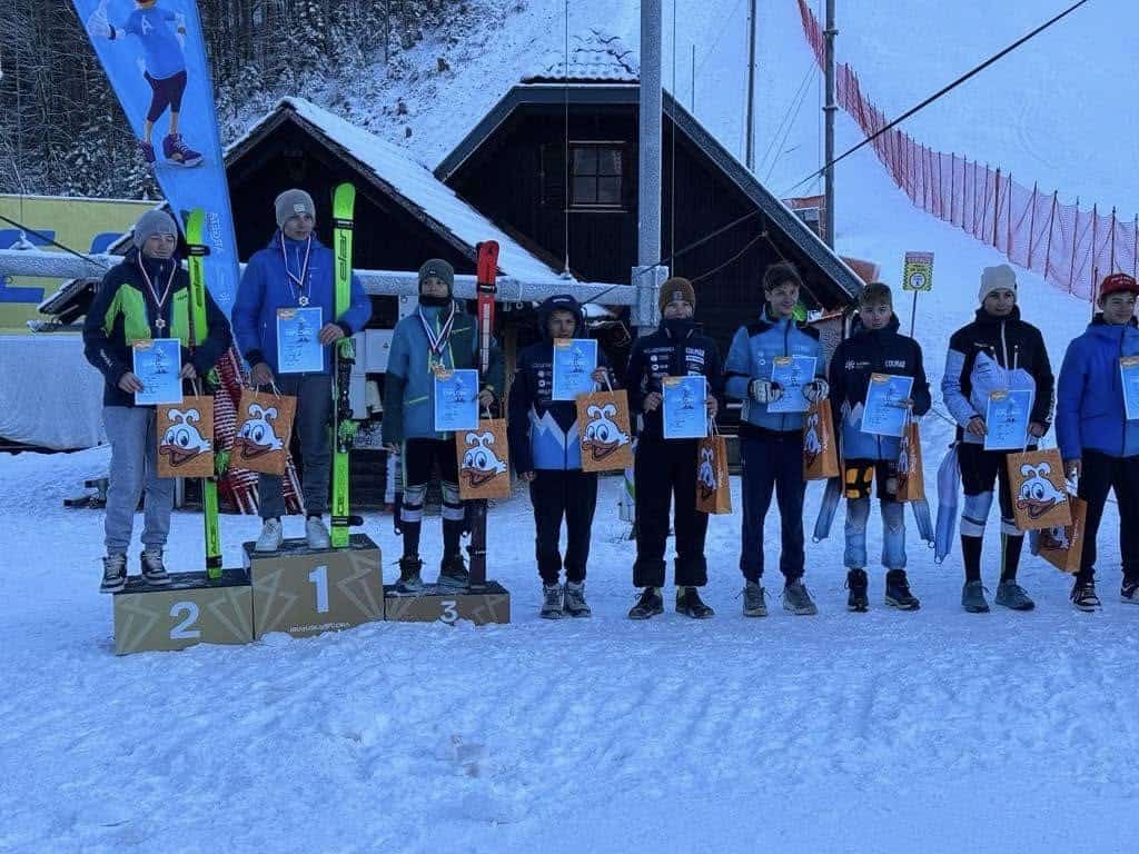 Uspehi mladih koroških smučarjev na pokalni tekmi VN Argeta Junior v Kranjski Gori (FOTO)