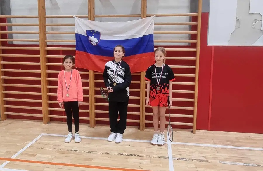 Asja Hadžiefendić na tekmovanju v badmintonu do zlate medalje