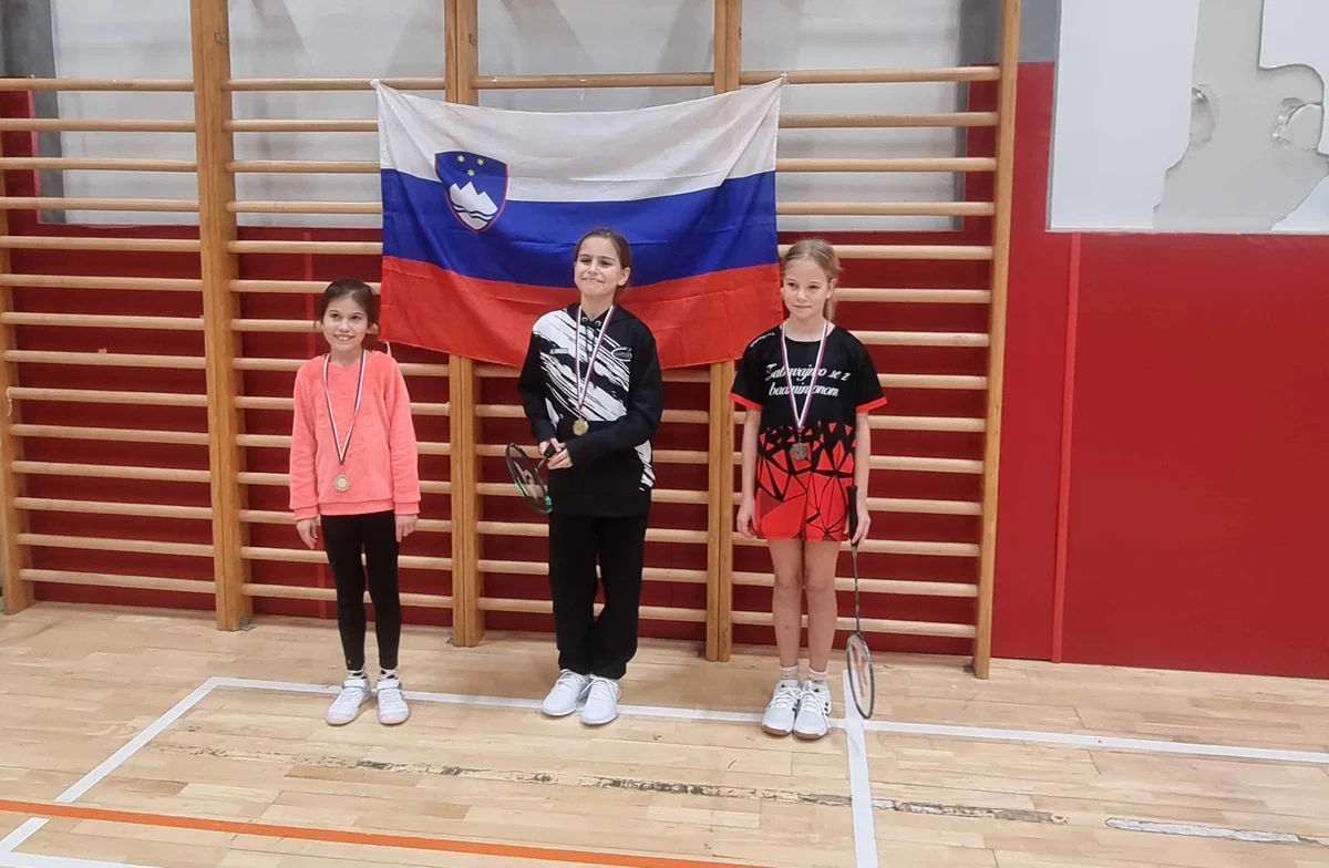 Asja Hadžiefendić na tekmovanju v badmintonu do zlate medalje