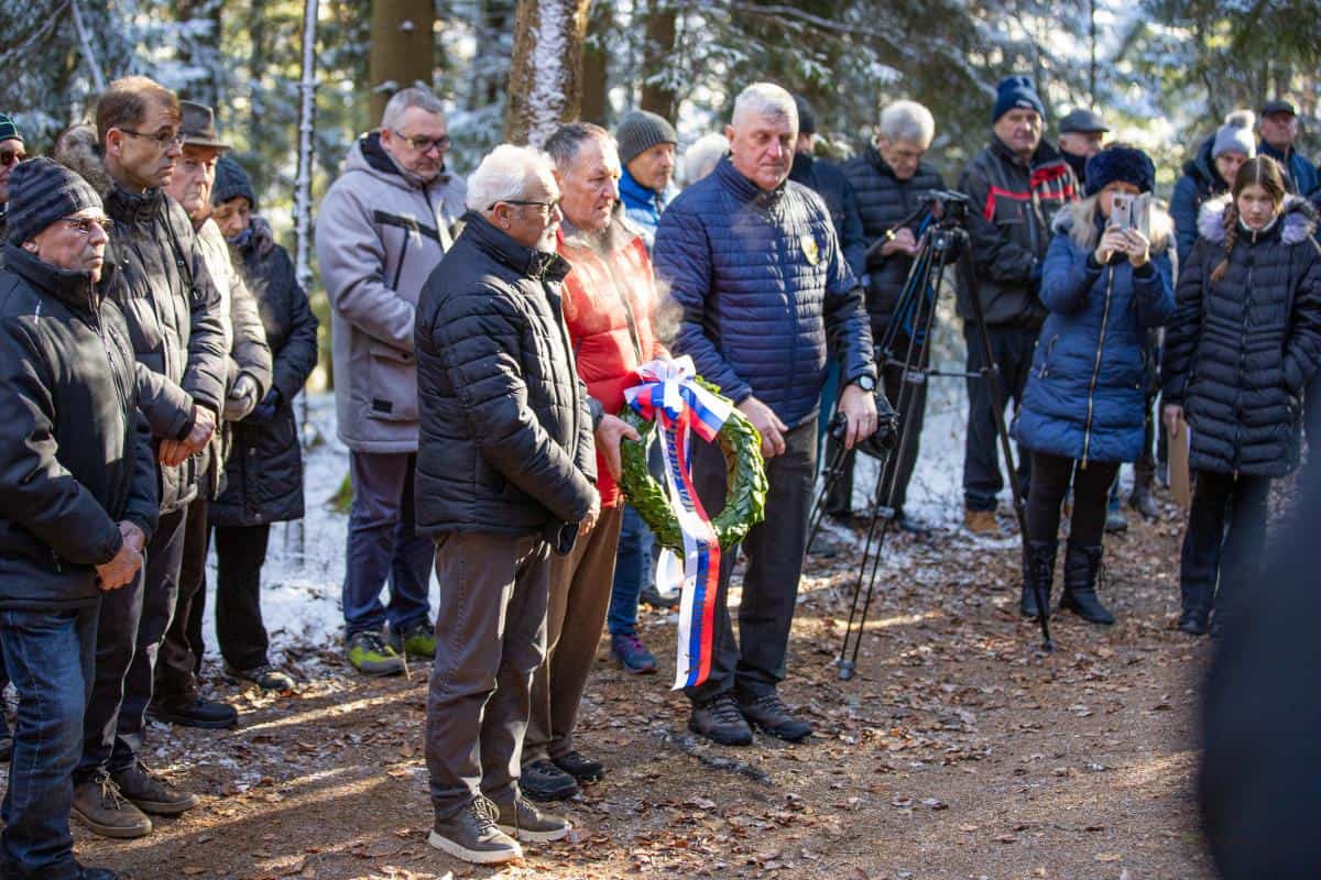 Pri sv. Neži so se ob 80. obletnici poklonili spominu na padle talce (FOTO)