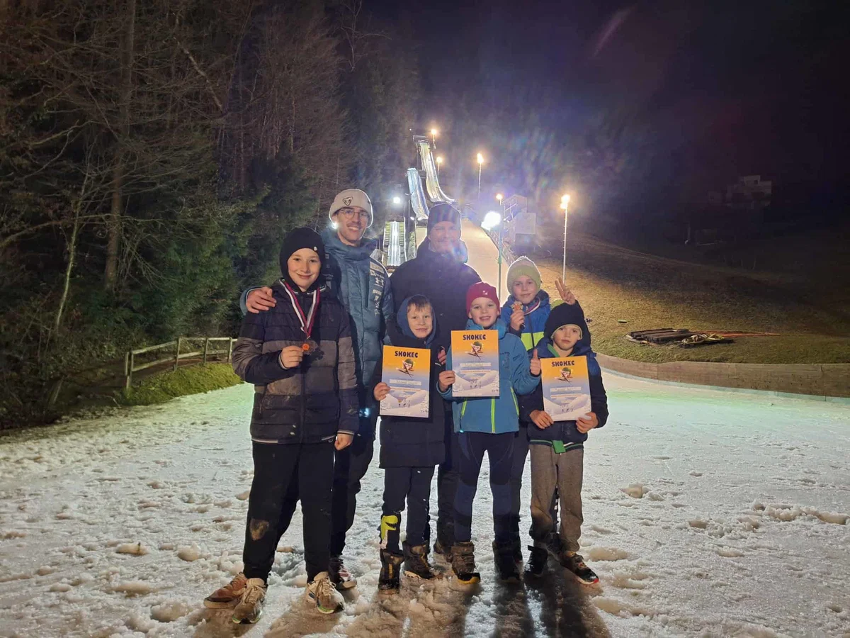 Uspešen začetek sezone za mlade skakalce Mislinje v Vizorah (FOTO)