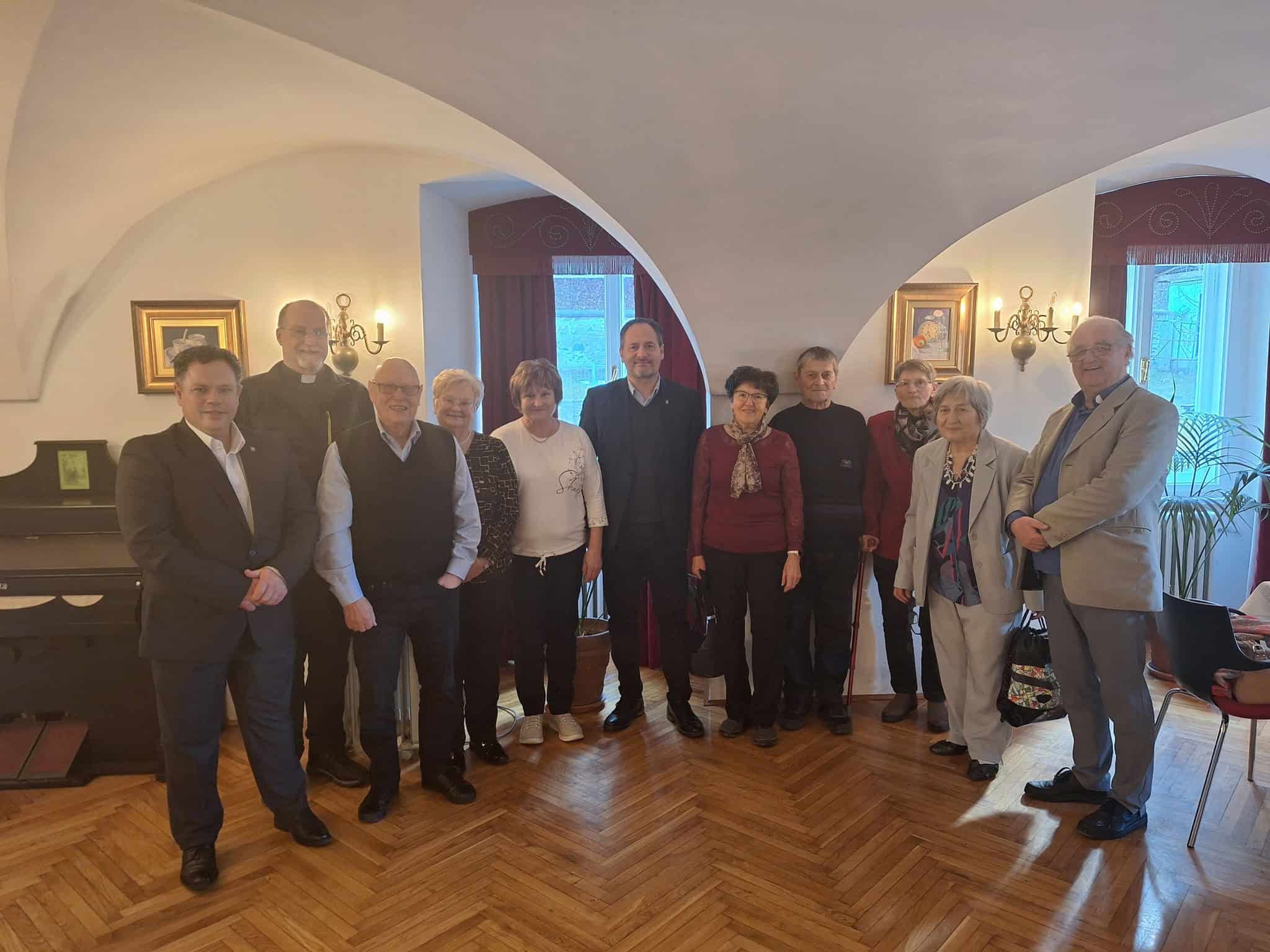 FOTO: Županov ponovoletni sprejem Častnih občanov in občank Občine Dravograd, upokojencev občinske uprave ter duhovnikov