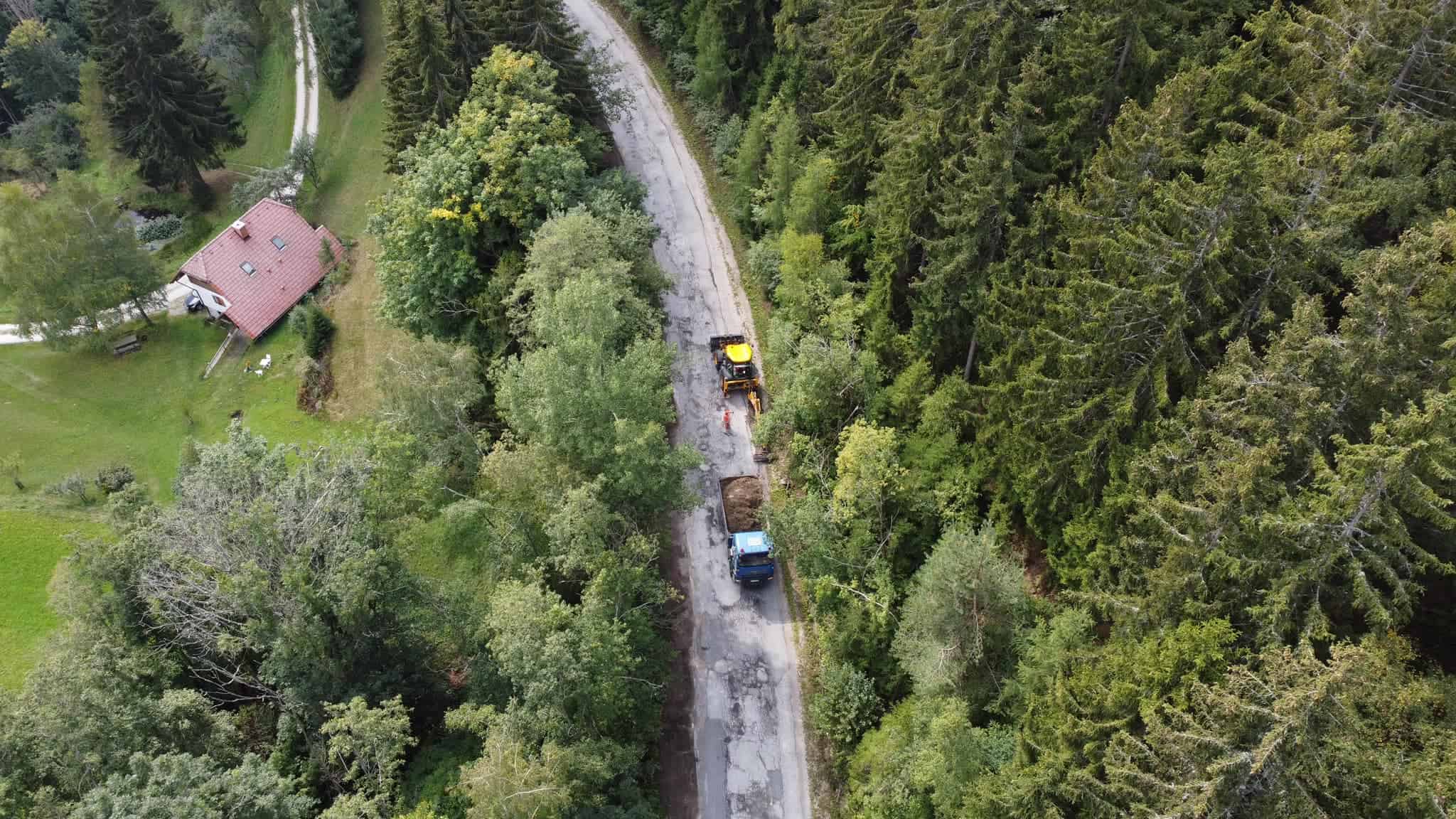 Zaradi odjuge začasna omejitev vožnje tovornih vozil nad 4t na območju Mute