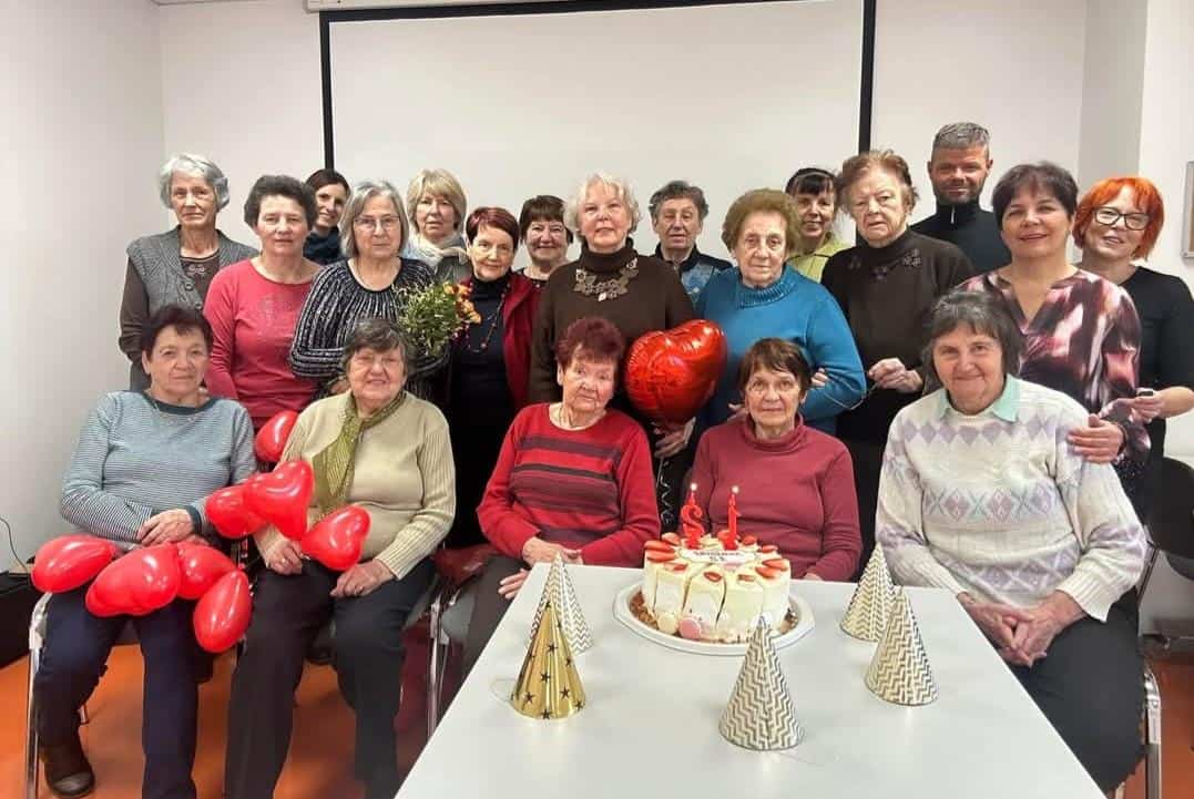Seniorke iz Kotelj praznovale 12. rojstni dan skupine (FOTO)
