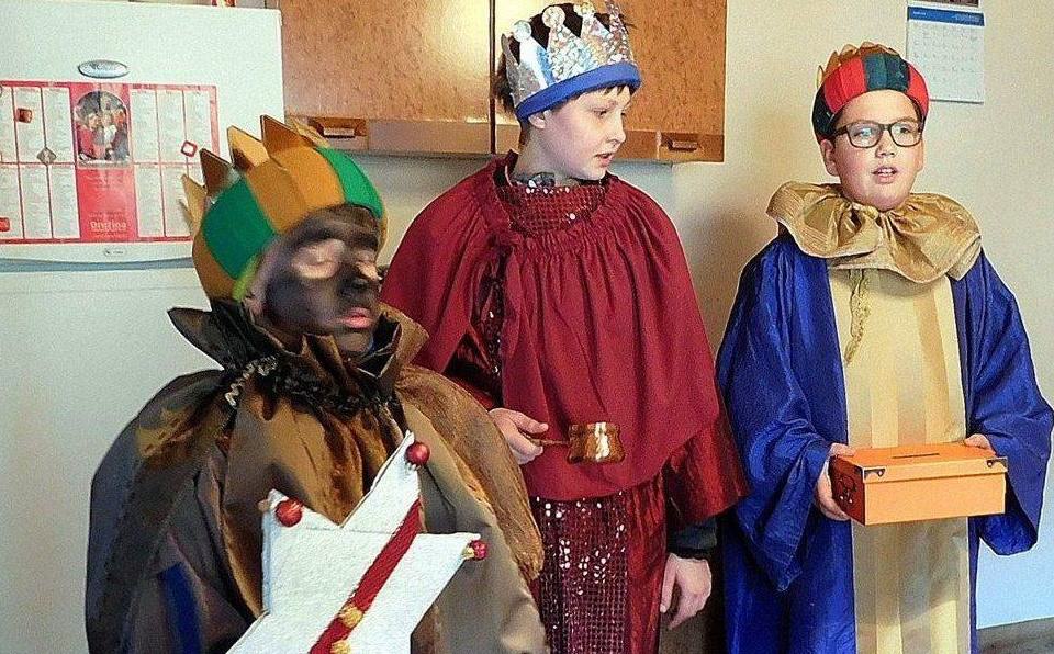 Katoliki in evangeličani obeležujejo praznik svetih treh kraljev