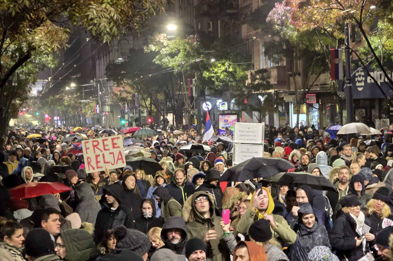 Pred blokado mostov v Novi Sad prispeli beograjski študenti