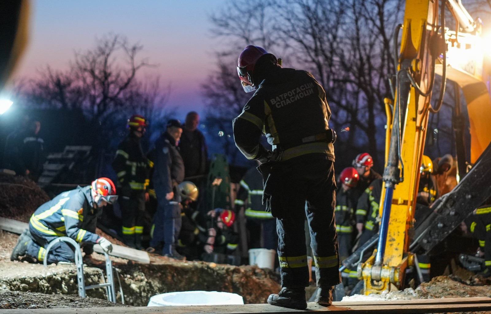 Delavce med kopanjem kanala v Srbiji zasula zemlja