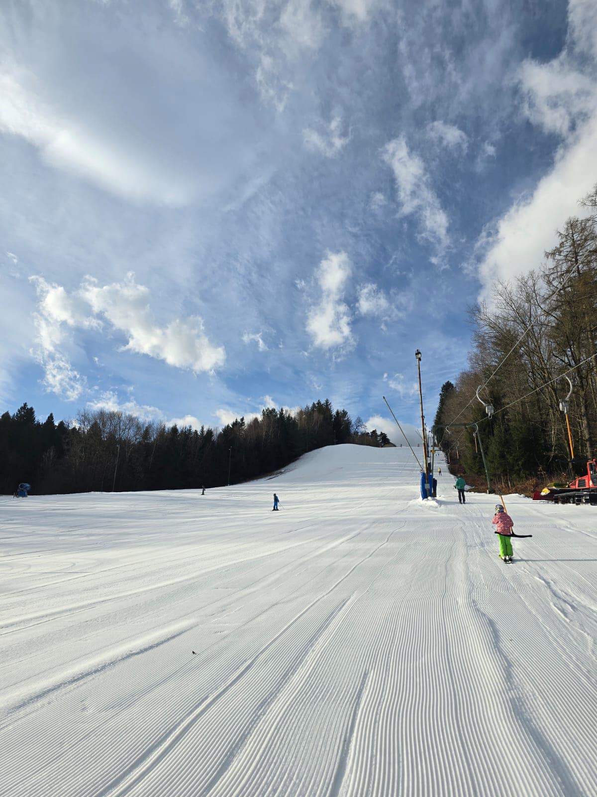 Smučišče Poseka danes vabi od 9. do 13. ure