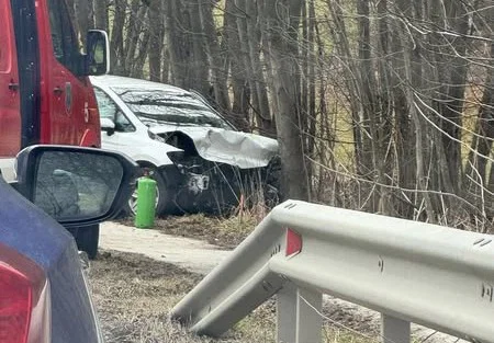 Previdno: Prometna nesreča na relaciji Poljana-Holmec