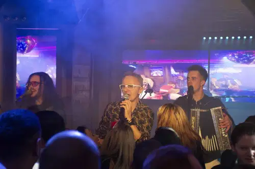 FOTO: V soboto so na Kopah za vročico noči poskrbeli Mambo Kingsi