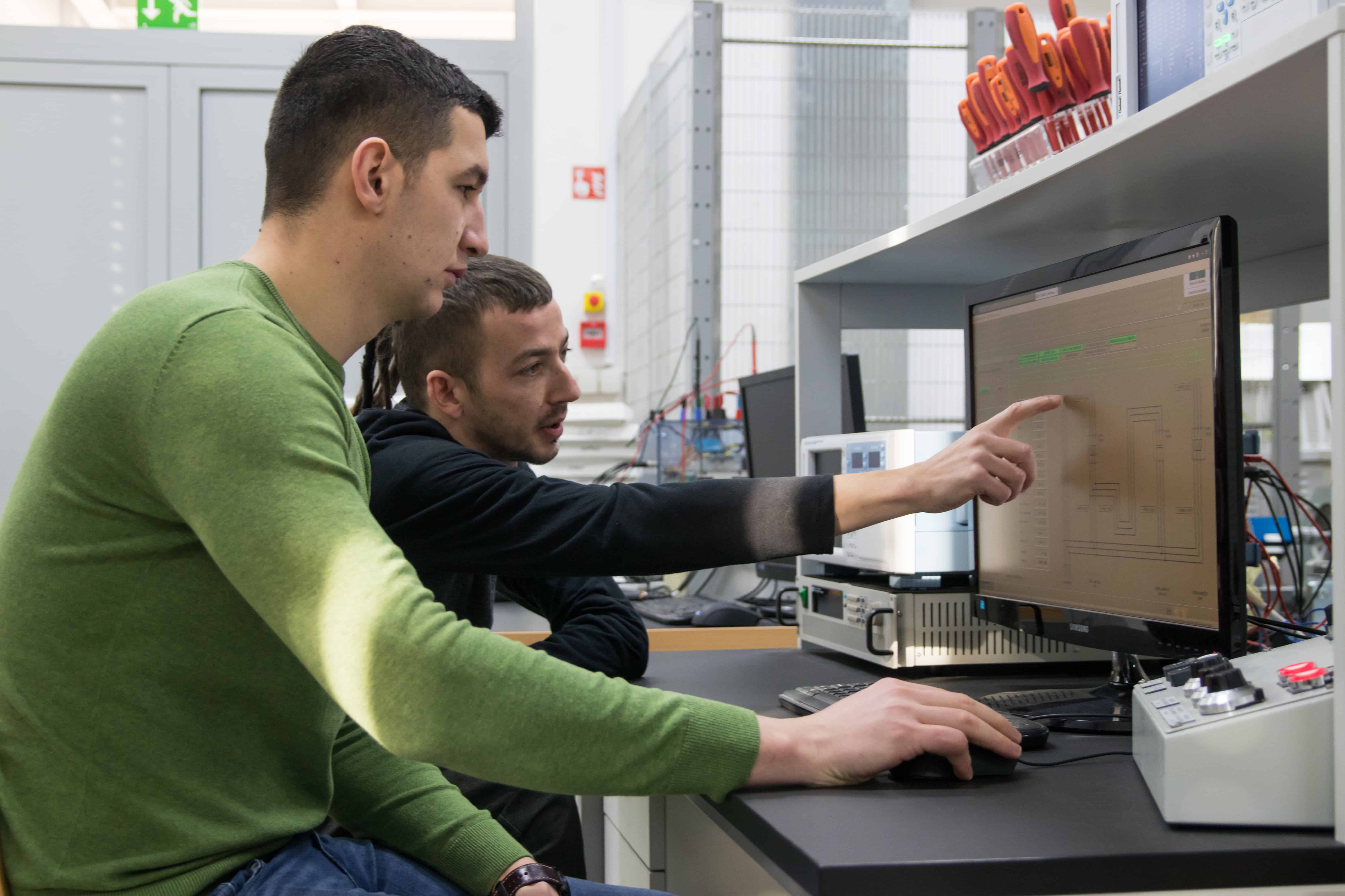 Sooblikujte prihodnost energetske stroke s študijem na Fakulteti za energetiko Univerze v Mariboru