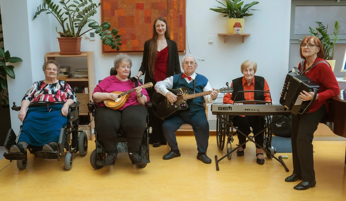 Vabljeni na koncert ob izidu zgoščenke: "Kreativna starost" hišnega Banda 6M Koroškega doma starostnikov Slovenj Gradec