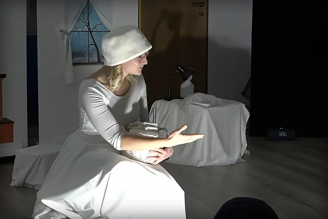 V Mladinski dom Strojnska Reka na predstavo Pravljična preja